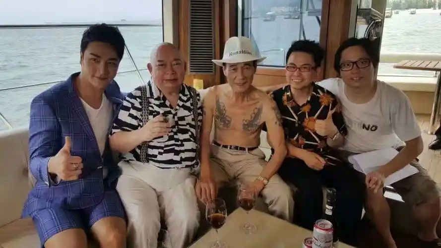 王羽,陈惠敏遇10古惑仔闹事!一人叫开枪,一人欲接手榴弹