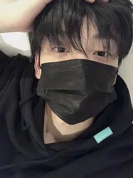 有没有帅哥们戴口罩的自拍