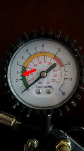 汽车轮胎用这种气枪打多少合适?还有这个气枪标盘是否有问题?