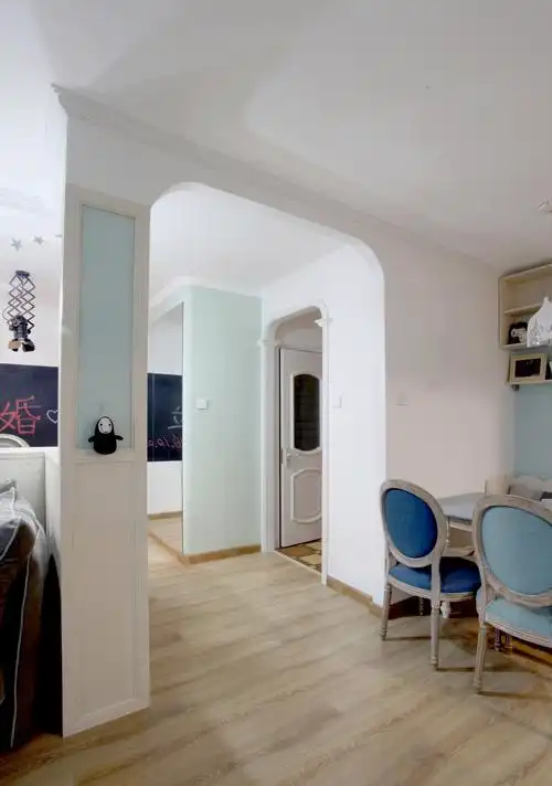 混搭二居装修过道弧形垭口设计180平现代简约风装修弧形吧设计温馨