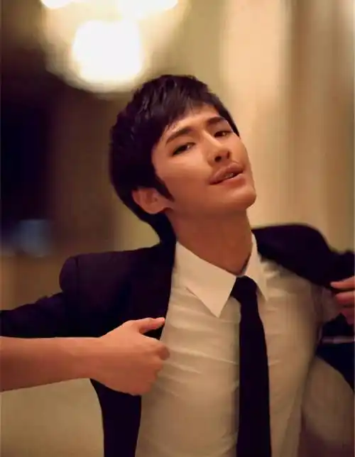 时隔11年,主演《一起来看流星雨》的明星,只有朱梓骁人气较低_扮演者