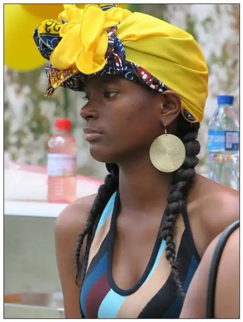 苏里南黑人解放纪念日,黑人服饰,头饰的大展示,黑人欢乐的海洋