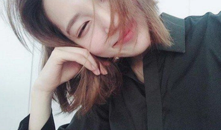 王棠云晒全身相引发怀孕传闻,小腹凸显孕味浓