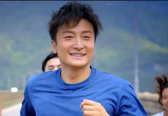 方力申:把剧组盒饭带回家吃,游泳馆也没赚到钱,经济状况堪忧?