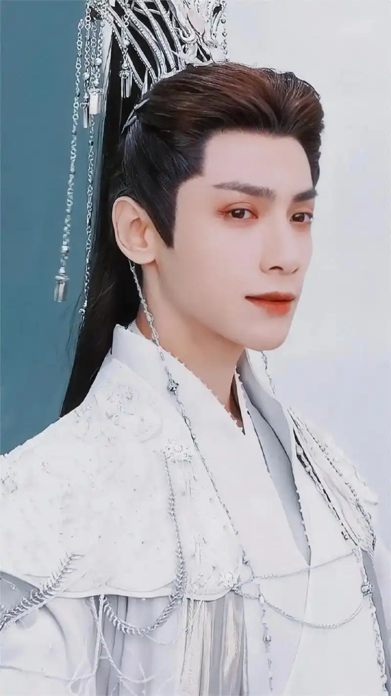 截修《长月烬明》罗云熙剧照.一个星期了,是谁还没有走出来?一 - 抖音