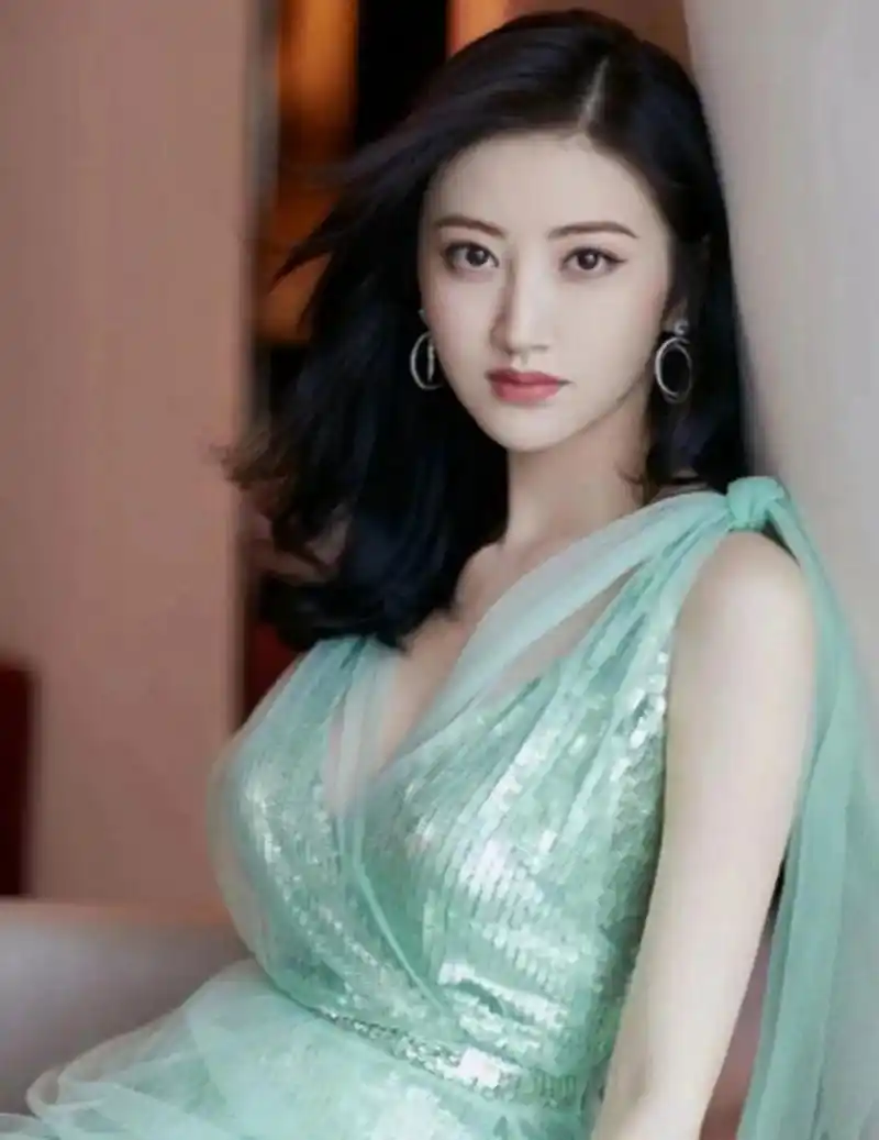 景甜身穿肉丝内衣照流出,怪不得张继科被迷的神魂颠倒,换了我也把持不