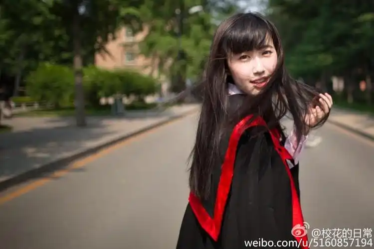 "人大校花"康逸琨晒新照 (12/13)