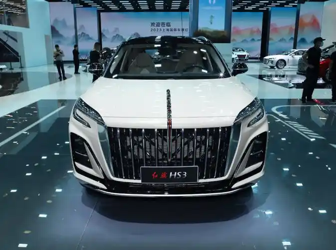 不难发现新车定位为紧凑型suv,采用了一汽红旗最新的家族式设计,而且