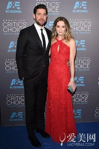 约翰·卡拉辛斯基(john krasinski)和艾米莉·布朗特(emily blunt)