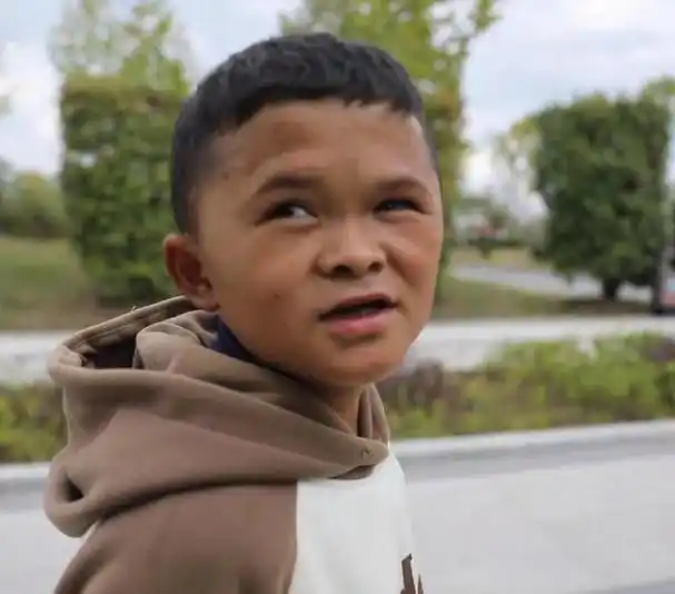 16岁"小马云"身高1米3,分不清网络现实,父亲直播3天赚1200元