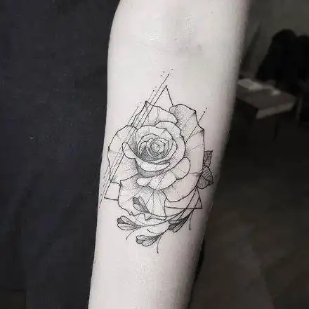 几何线条组成的小清新手臂纹身图案4