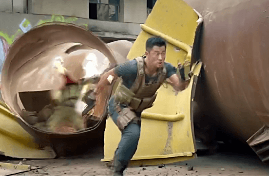 吴京gif冷锋gif战狼2gif动作军事电影gif爆破gif