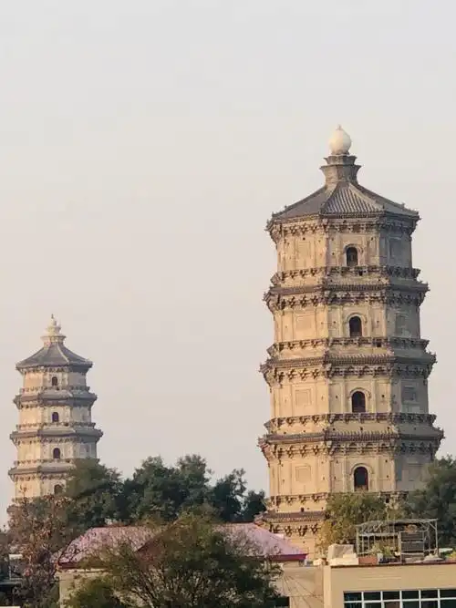这是涿州历史地标建筑双塔.