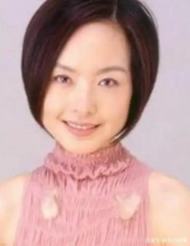 鲁豫自曝上学时120斤,仅此一张旧照,网友看完想舔屏!