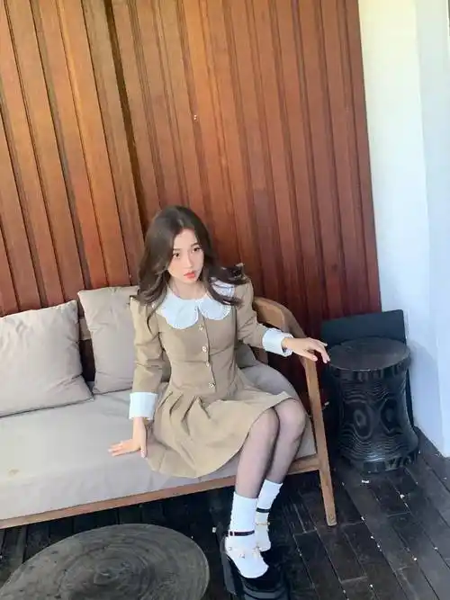 虞书欣真会玩,穿"黑丝"还要配"白袜",新潮又好看_少女_女孩子_风格