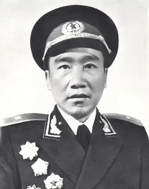 段苏权授少将是否委屈比一比贺晋年和钟伟并不算委屈