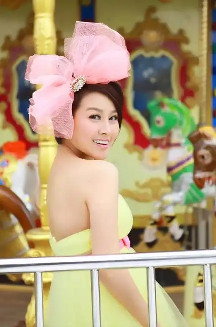 纯朴高雅女歌手-春天