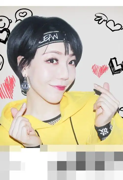 女孩子短发怎么戴发带漂亮运动风范的短发配发带