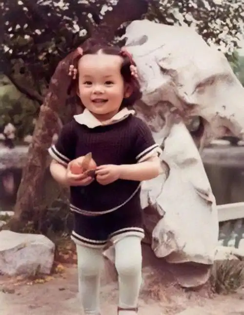 孙俪童年照曝光大脑门超级萌真是女大十八变越变越好看