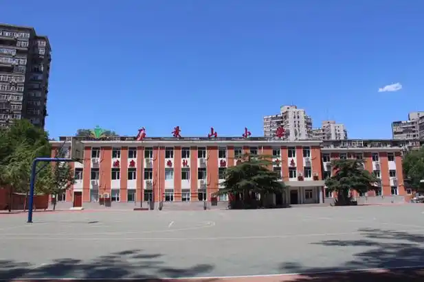 北京市石景山区石景山小学 - 小学部