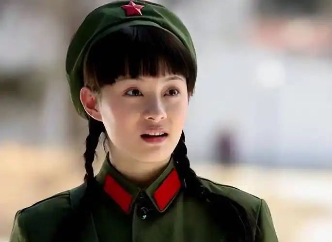 生死狙击线电视剧剧情_潇潇时代这10位军装美女个个吸睛千年,巅峰时刻