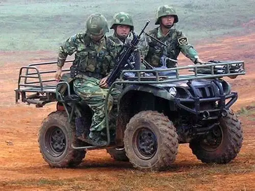 "犯罪团伙"沿阿和沙漠公路逃窜,在1210高地弃车向大漠深处奔逃,特战队