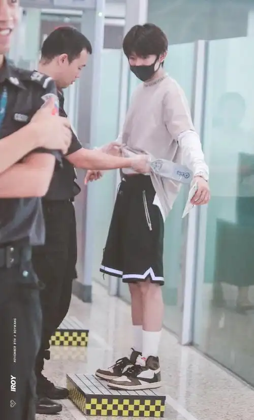 tfboys分享210510王源夏日短裤系列准备就绪一起来过夏天吧