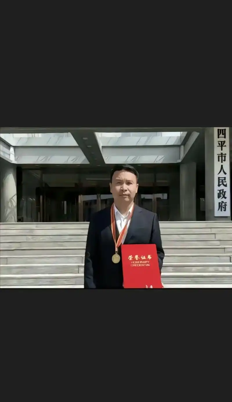 唯一一个带着花臂进省厅的人#二龙湖浩哥 #张浩 - 抖音