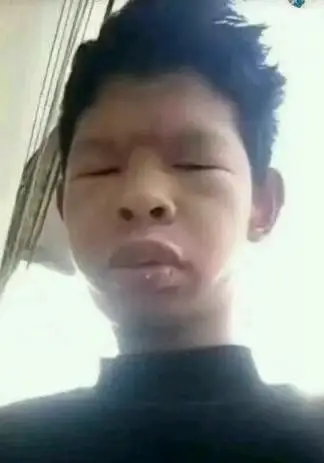 这张丑男照片要是发给女生看,估计女生都会被看吐了.不过这有可能仅仅