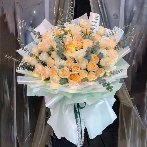 深圳红粉香槟玫瑰花束礼盒鲜花同城速递光明坪山龙华生日配送花店