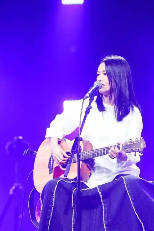 原创38岁女歌手蒋凡离去,乐队称伤因保密,知情人曝是乳腺病离世_网友