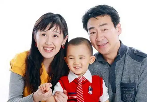 寇振海的感情也备受人们关注,他有过两段婚姻,第一任妻子就是章小蕙