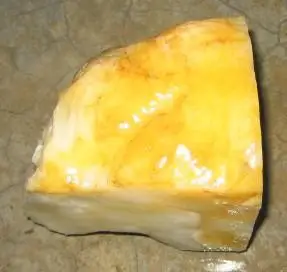 岫岩县牧牛乡河里面的石英石