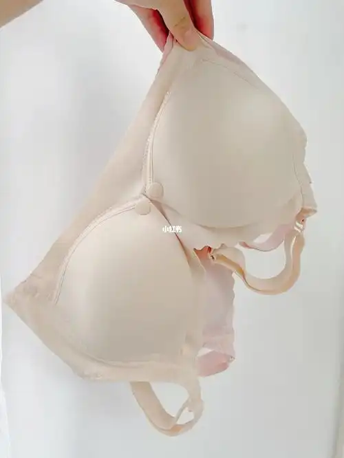 这款无痕哺乳内衣从生娃后开始穿,娃都两岁了,还是觉得它好穿,忍不住