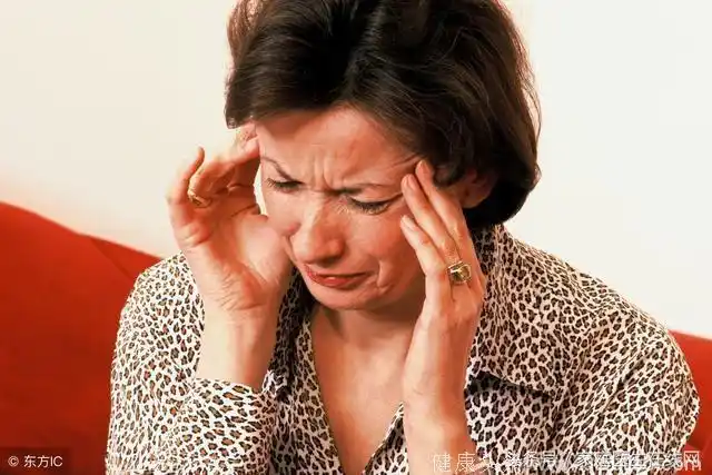 多吃豆制品能调节雌激素的分泌水平,女性更年期后,雌性激素分泌水平