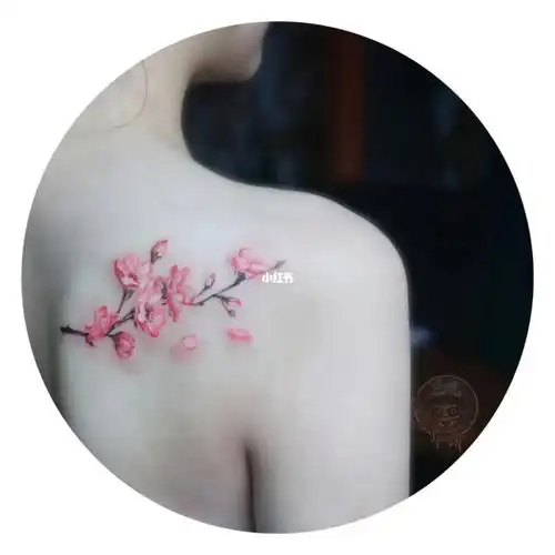 桃花深浅处似匀深浅妆桃花纹身