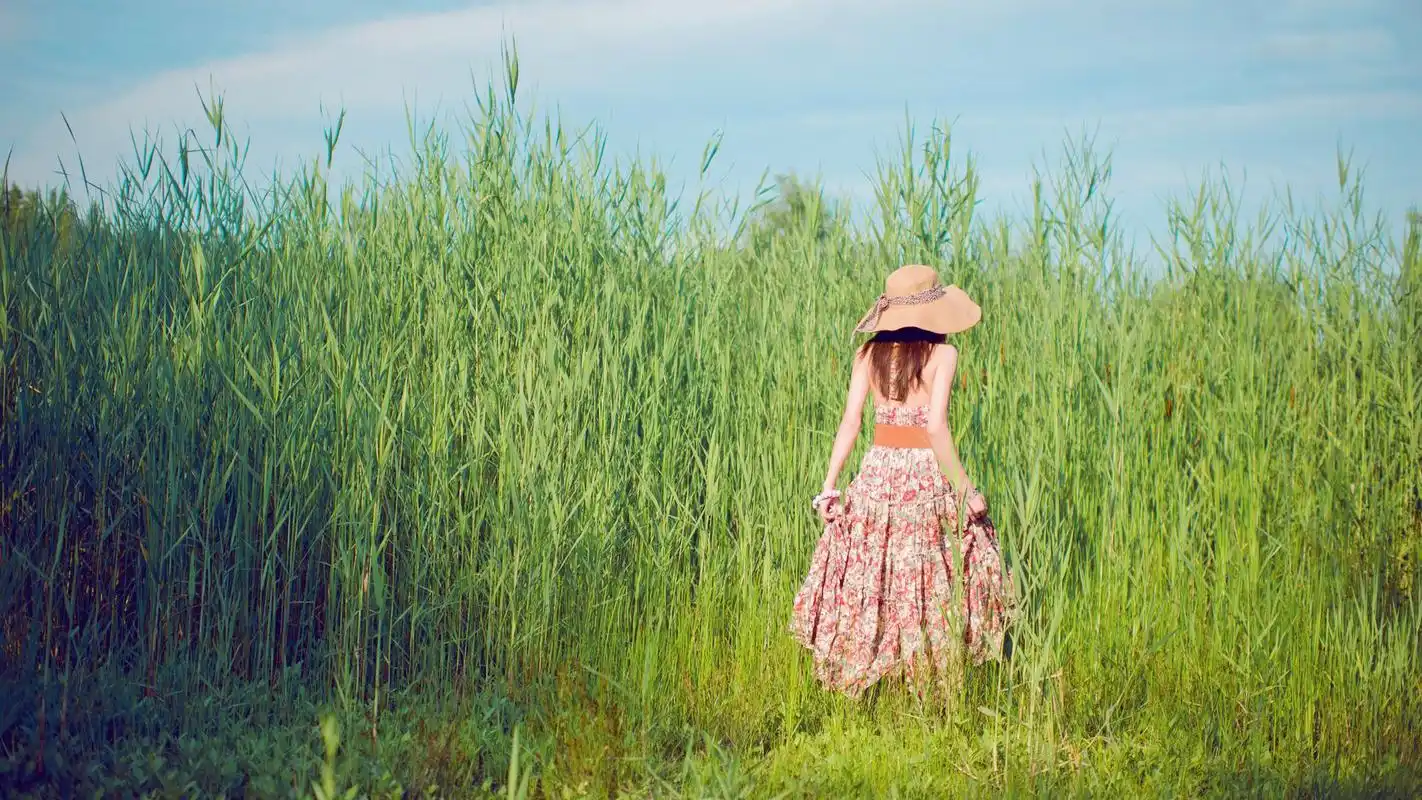 治愈系女孩唯美背影图片桌面壁纸