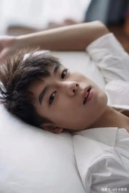 单眼皮,小虎牙,面对这位青春可爱脸帅哥,完全明白贺繁星的不舍