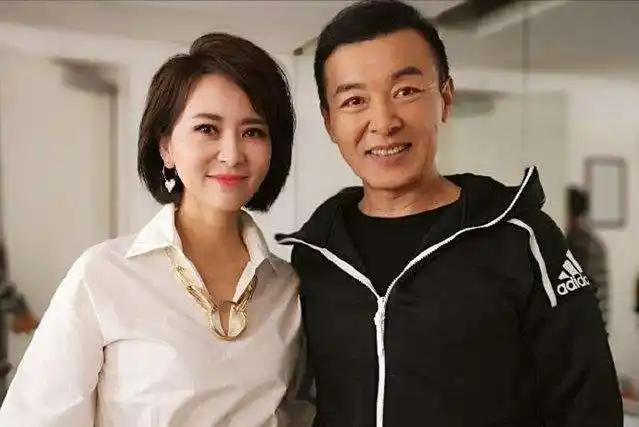 甘萍陷入逼婚门后被逼退出歌坛嫁二婚前国足老公获幸福