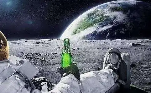 宇航员在月球上撒尿会怎样?白天和晚上,两种完全不一样的结果!