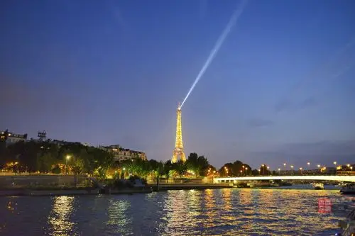 欧洲影像-法国巴黎埃菲尔铁塔塞纳河畔