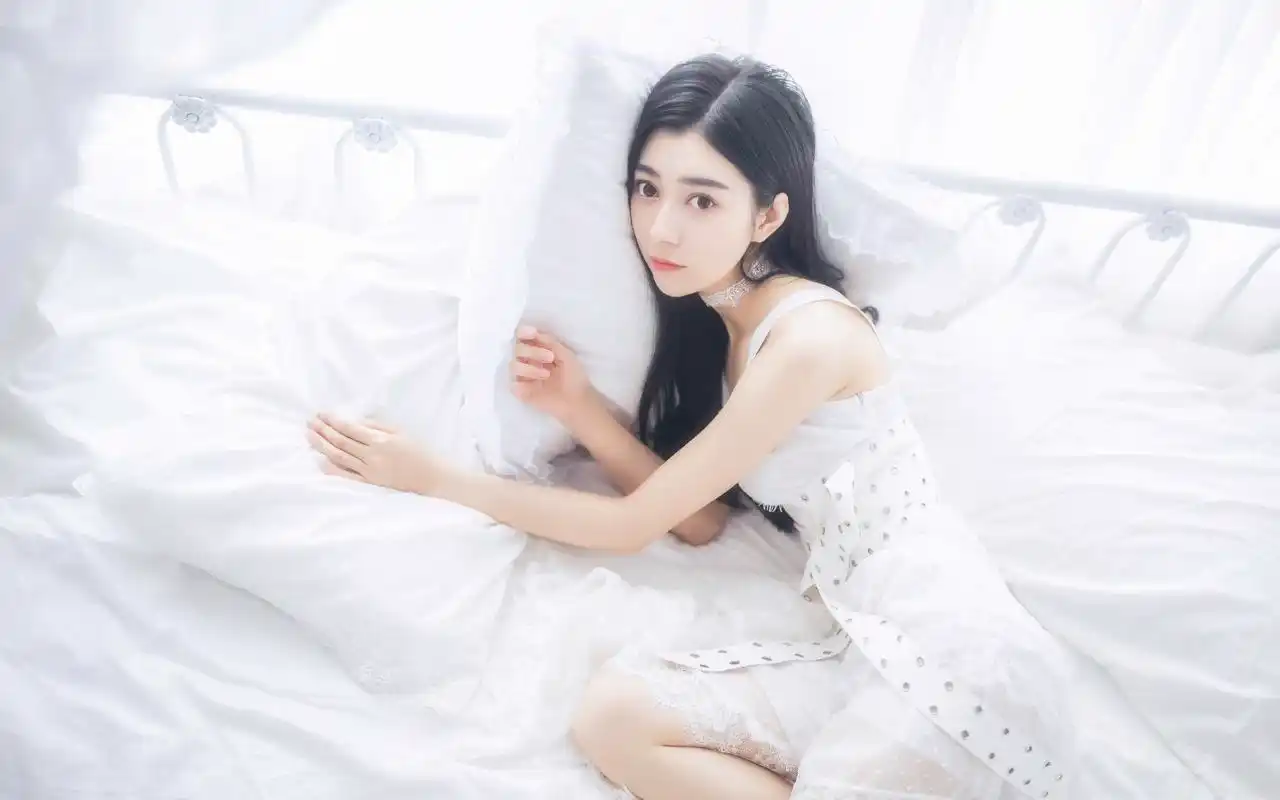 白皙性感美女私房唯美写真图片壁纸