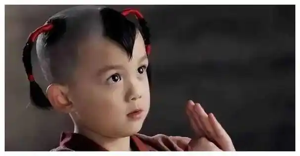 从6岁到24岁,吴磊颜值大变化,小时候可爱,长大后帅气十足!