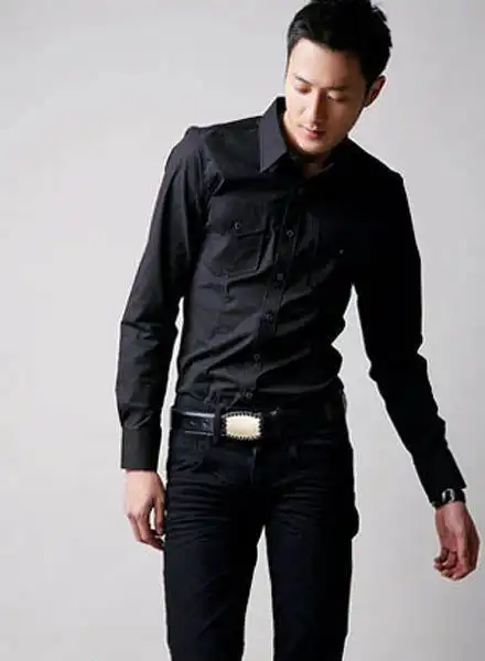 黑色衬衫塔配什么样的裤子好些?休闲