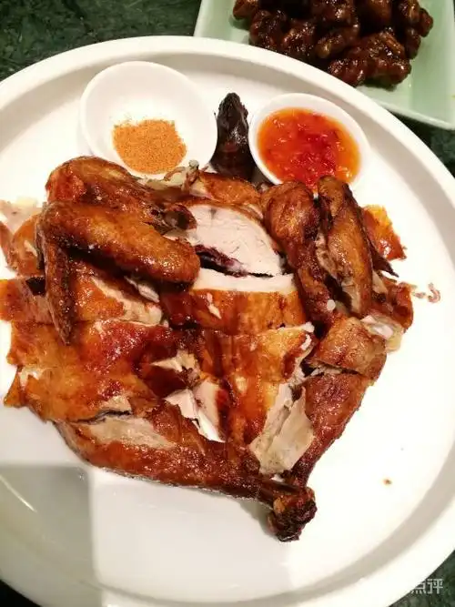 新白鹿餐厅(百联西郊店)脆皮童子鸡图片