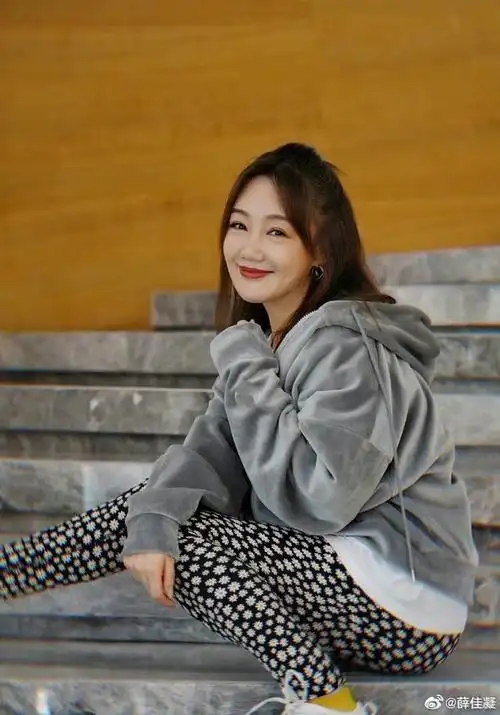 薛佳凝被曝与他人发生剐蹭!遇到插队丝毫不让,网友评论两极化