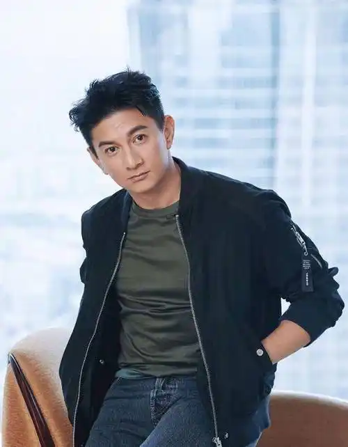 原创原创50岁吴奇隆胖到不敢承认浮肿的脸庞和灰色的太阳穴谁会认得它