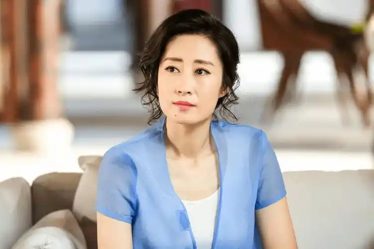 刘敏涛:嫁豪门独守空房7年,离婚后重返荧屏,今女儿成她的骄傲_家庭