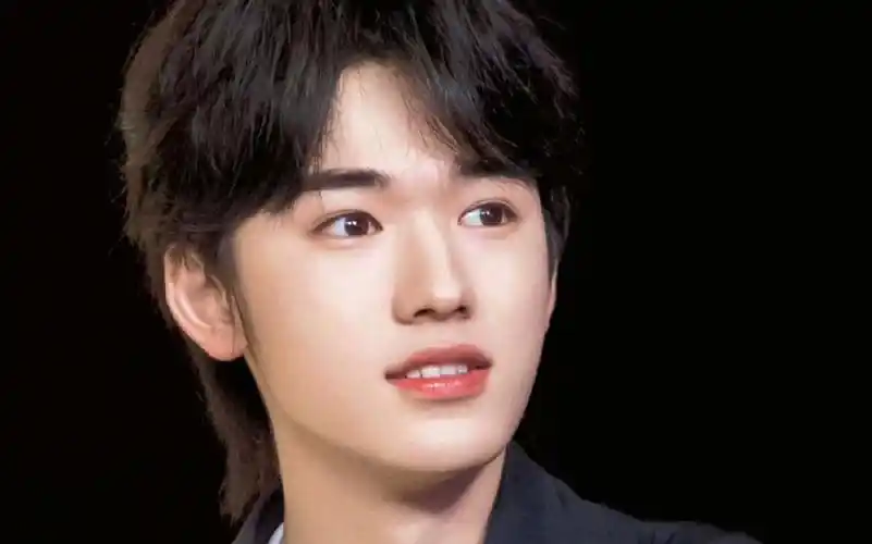 【宋亚轩】帅的多少有点不顾他人死活了,是需要放大的美貌,心脏受不了