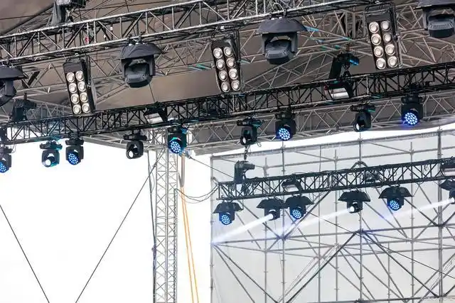 舞台灯光设备使用以及维护时要注意哪些问题?